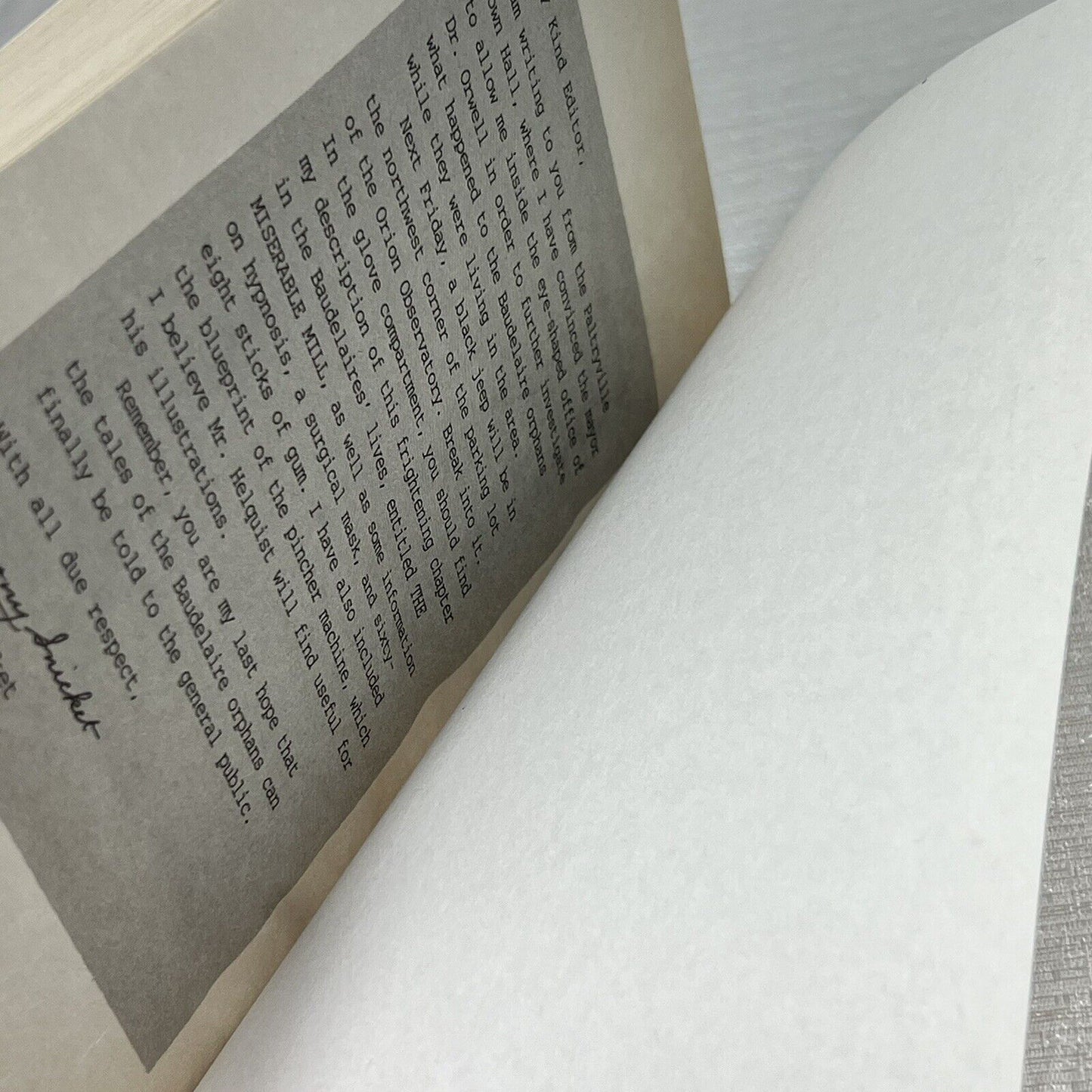 A Series of Unfortunate Events Volume 3 The Wide Window - Book