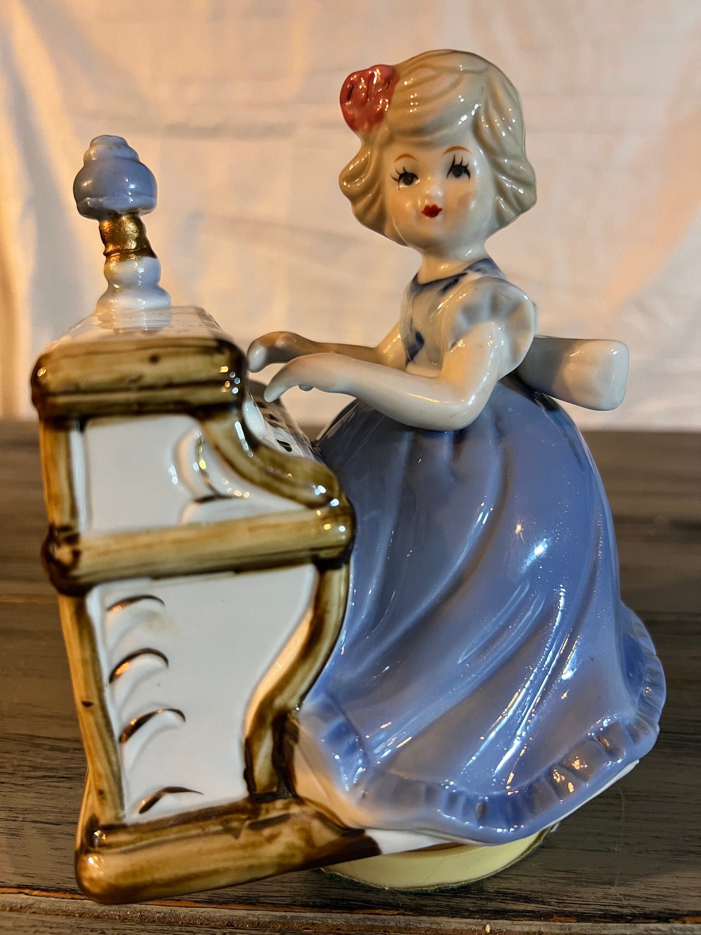 Vintage Music Box - piano playing girl