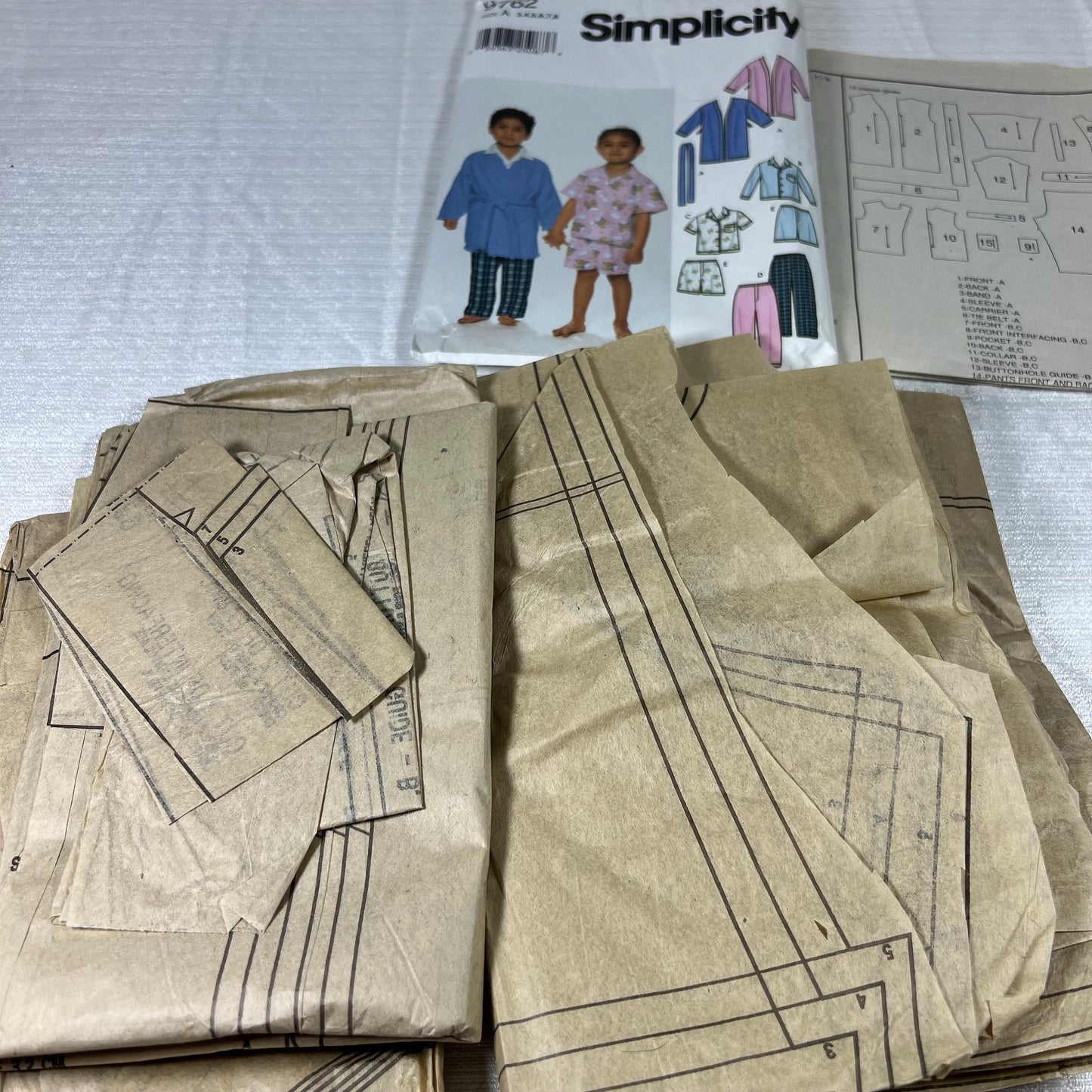 Simplicity 9762 Sewing Pattern size A 3, 4, 5, 6, 7 - cut to a size 7, smaller sizes also able to be used