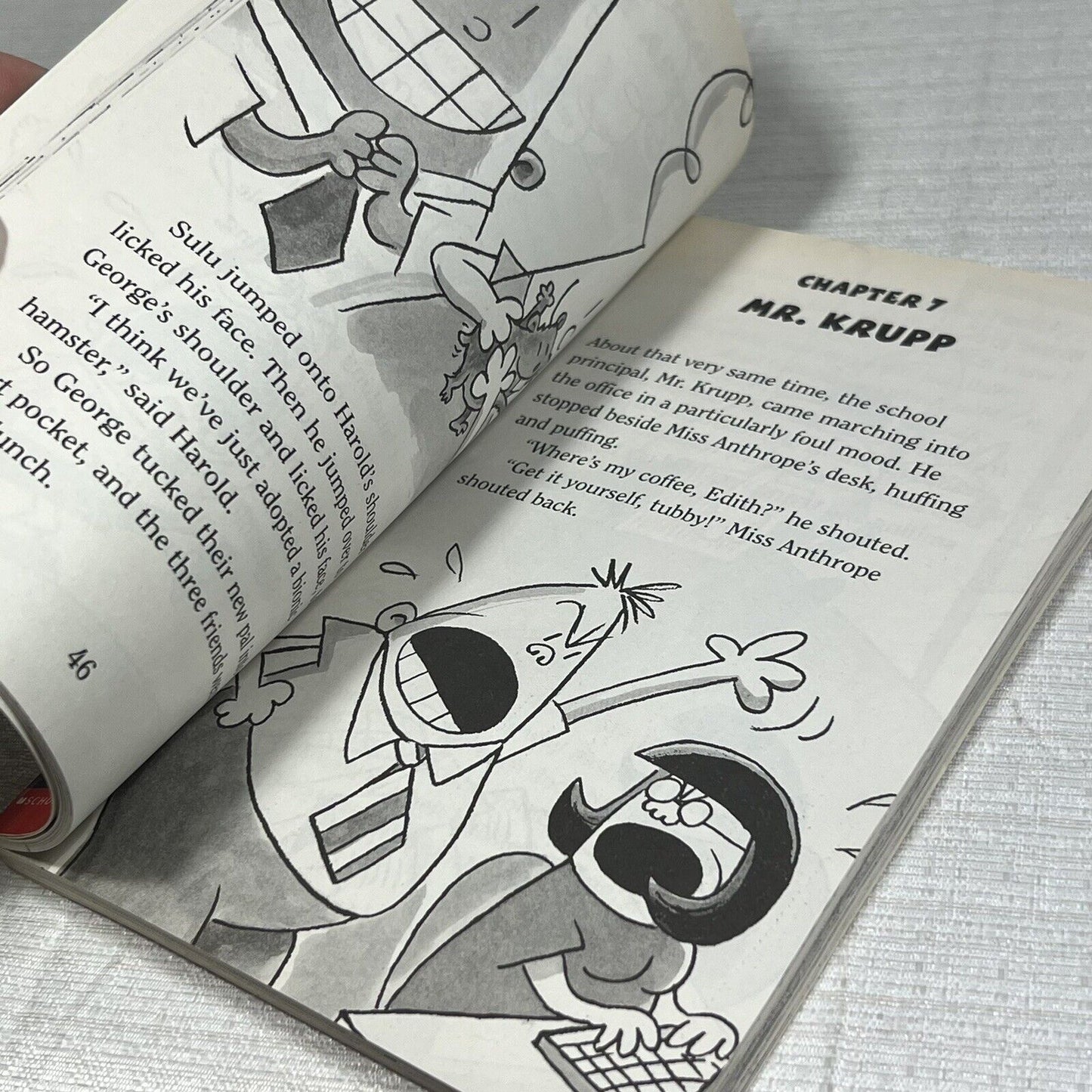 Captain Underpants and the big bad battle of the bionic booger boy part 1 - Book