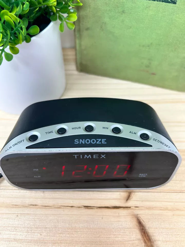 Timex T121X alarm clock - Used - Works!