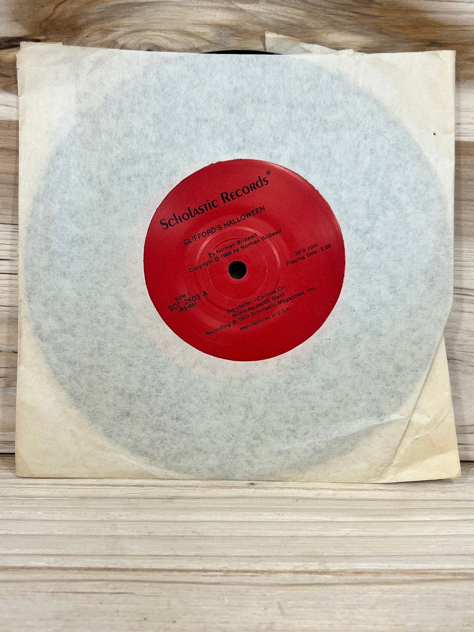 Scholastic Records - Clifford's Halloween - 33 1/3 RPM - 1973 - Plays Through - No skips - Kids records - vintage vinyl