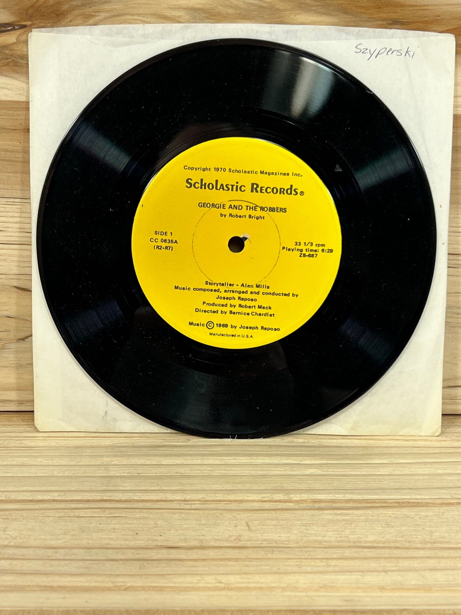 Scholastic Records - Georgie and the Robbers - 33 1/3 RPM - 1970 - Plays Through - No skips - Kids records - vintage vinyl