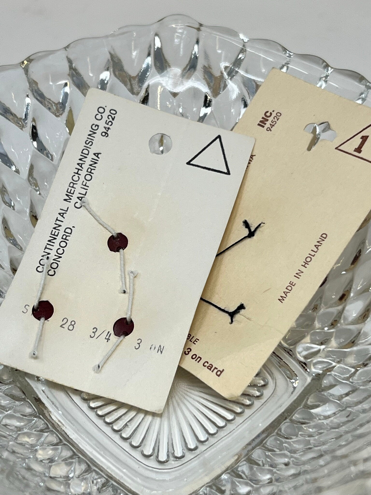 Button Pack #26 - Red Vintage Buttons - 2 Holes - 6 Buttons - Elan Buttons - HK 639B size 28 3/4" -  On cards, none missing