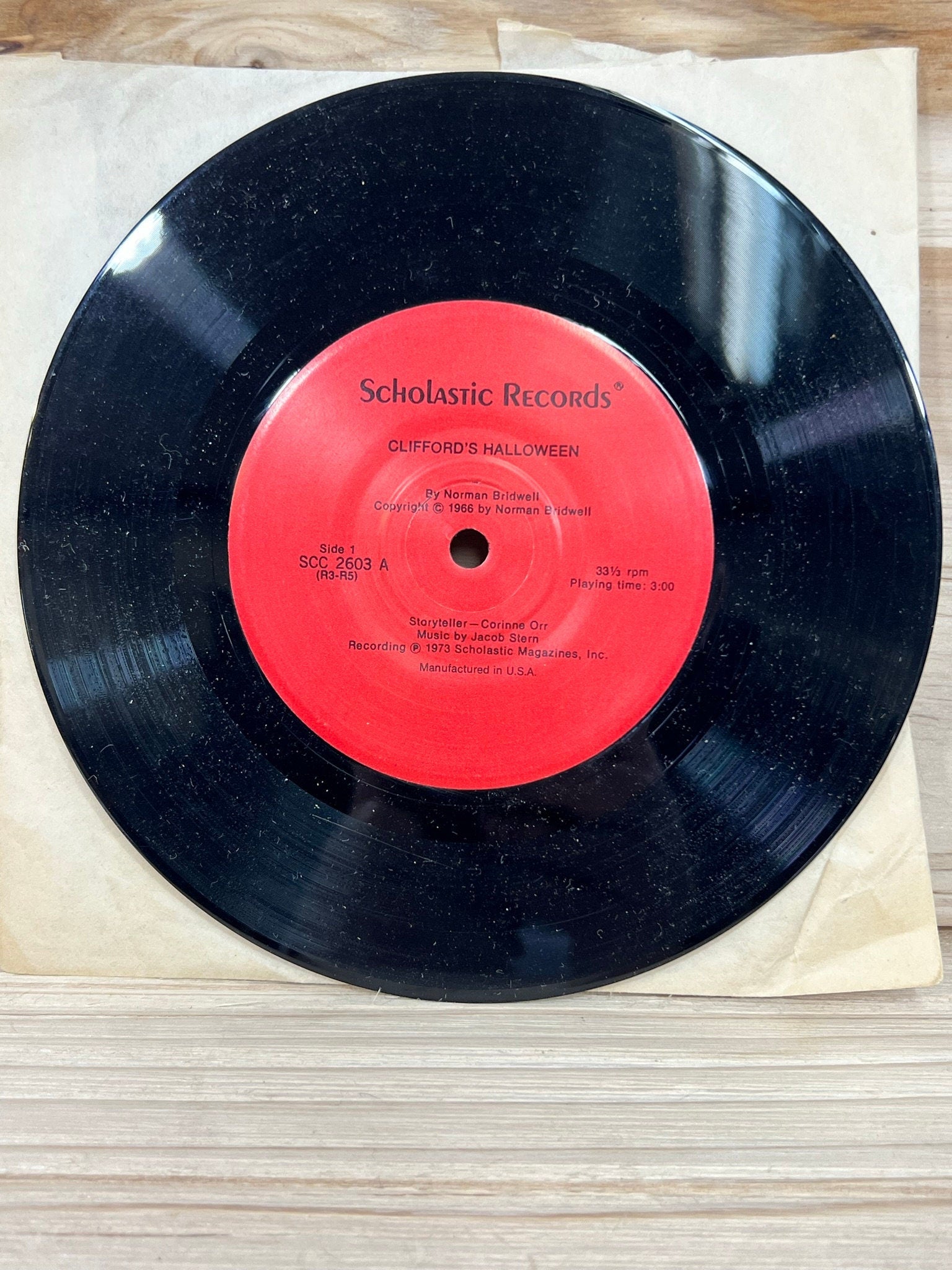 Scholastic Records - Clifford's Halloween - 33 1/3 RPM - 1973 - Plays Through - No skips - Kids records - vintage vinyl