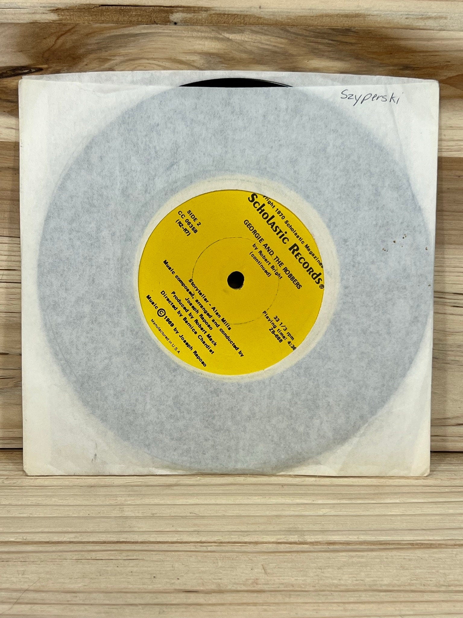 Scholastic Records - Georgie and the Robbers - 33 1/3 RPM - 1970 - Plays Through - No skips - Kids records - vintage vinyl