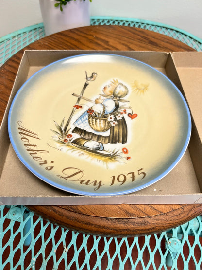 Mothers Day 1975 "Message of Love" By Sister Bertha Hummel Plate W. Germany