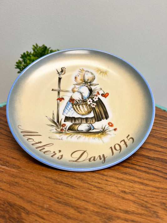 Mothers Day 1975 "Message of Love" By Sister Bertha Hummel Plate W. Germany