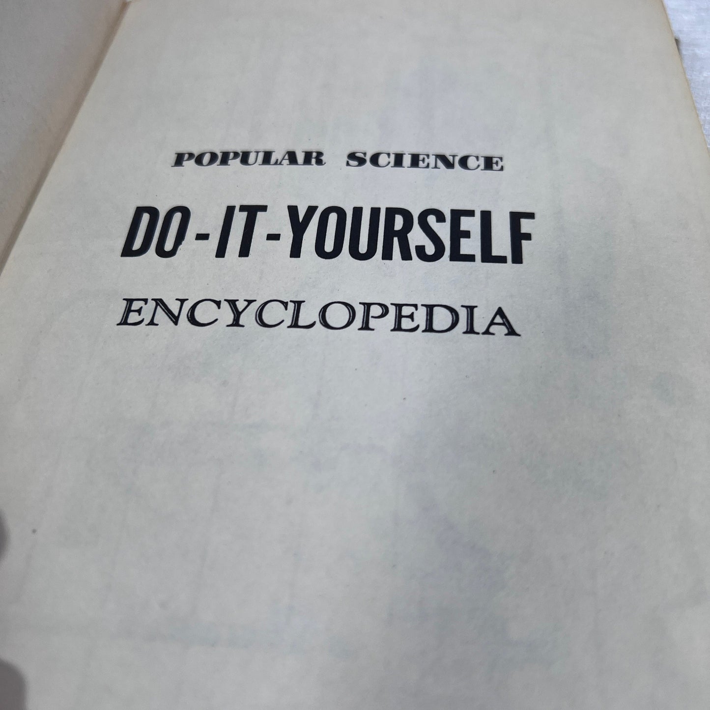 The Illustrated Do-It-Yourself Encyclopedia Popular Science Edition Volume 2 BRA-CLO 1958