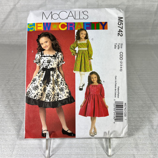 McCall's M5742 Sewing Pattern CDD 2, 3, 4, 5 - uncut (#1)