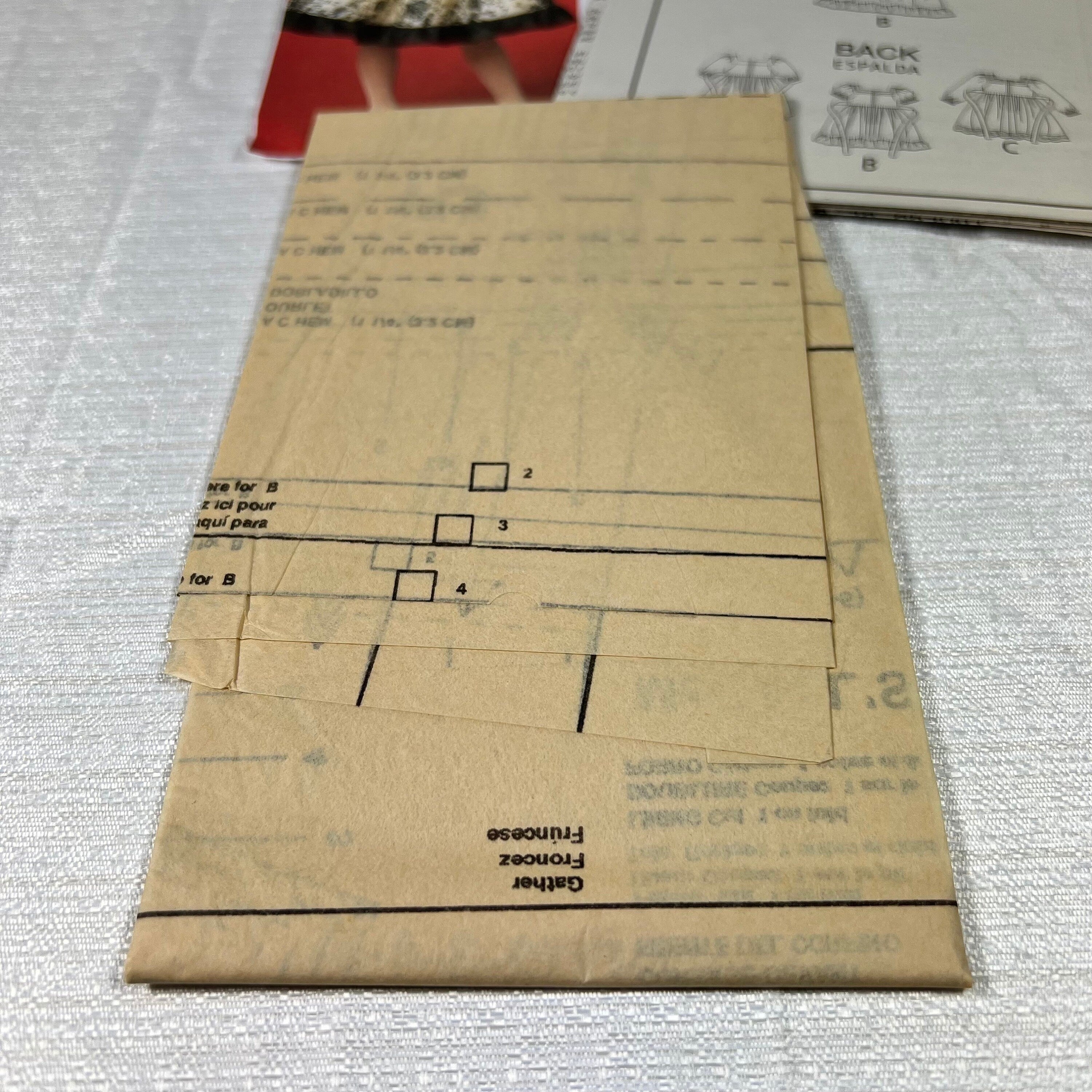 McCall's M5742 Sewing Pattern CDD 2, 3, 4, 5 - uncut (#1)